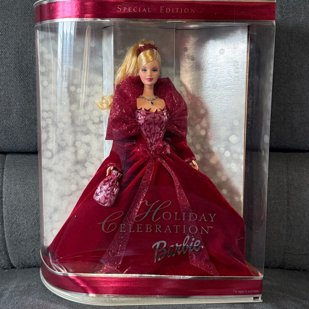 Holiday Celebration Barbie Special Edition - 2002